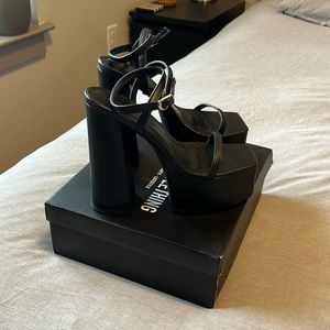 Pretty Little Thing sz. 7 Black Matte PU Strappy Platform High Heels